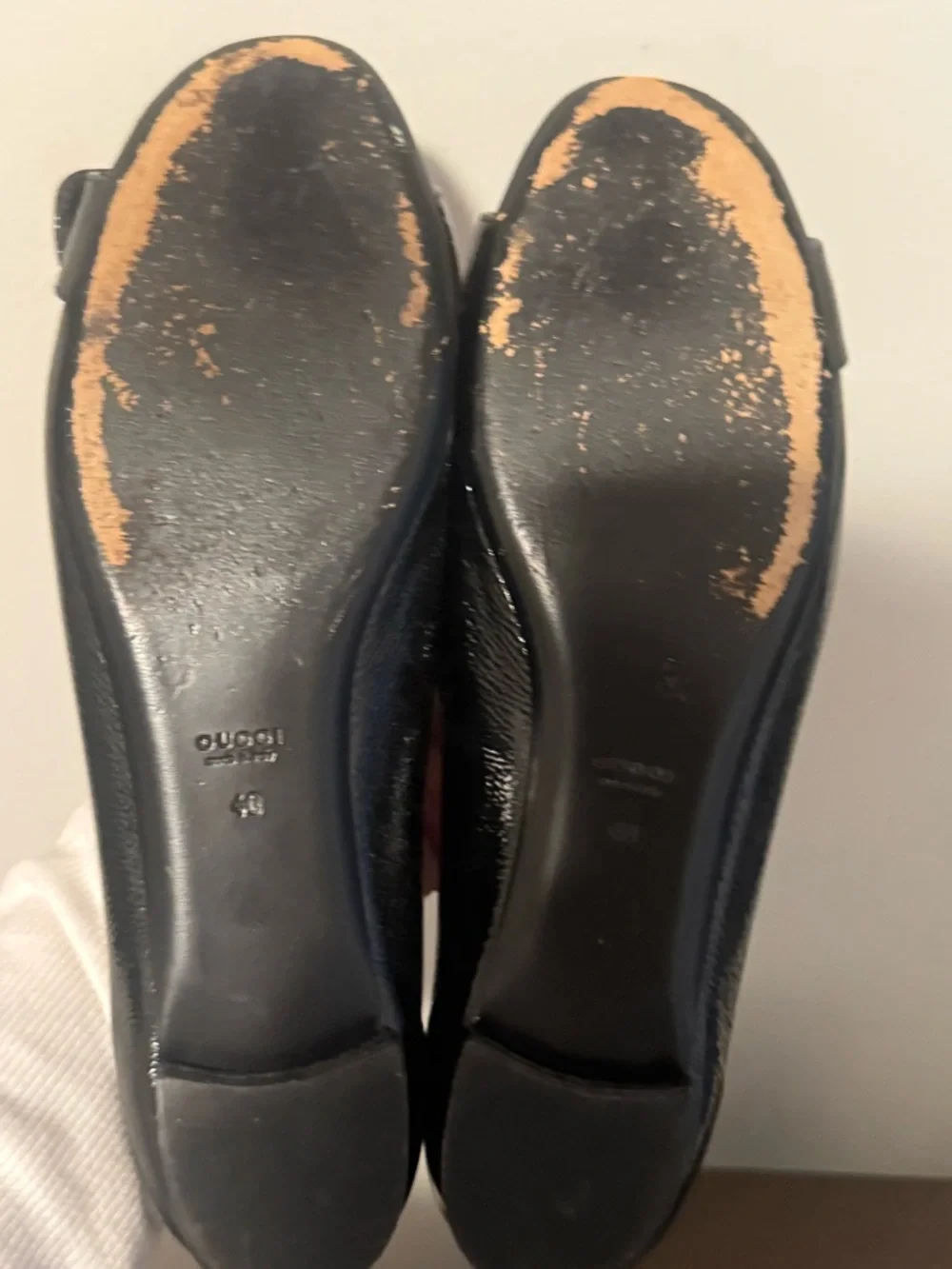 Gucci Black Patent Peep-Toe Flats with Silver G Buckle Size 40 - Picture 5 of 8